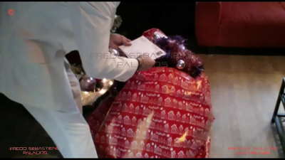 Mamička, dostala som vianočný darček chlpatá blondínka mamička mrcha s veľkým zadkom šialená po vtákoch